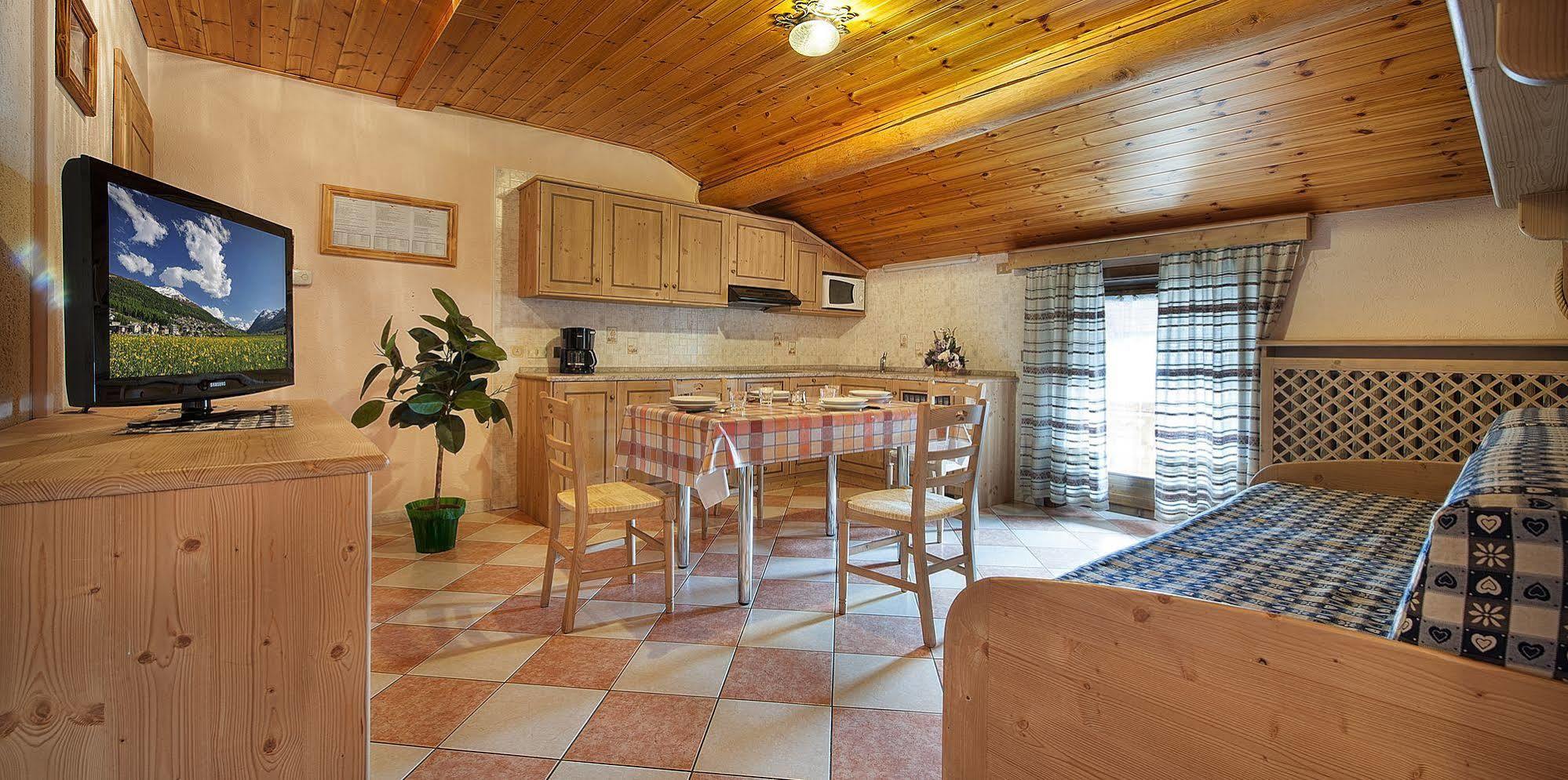 Baita Carosello Apt 4 By Livigno Accomodation Eksteriør billede
